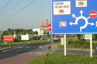 Kruháč, kde musíte dát přednost autu, které teprve vjíždí: Existuje i v Česku a poznáte ho podle chybějícího trojúhelníku